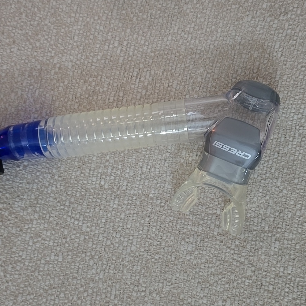 Cressi Adult Diving Dry Snorkel with Splash Guard and Top Valve - Supernova Dry: - Picture 2 of 2